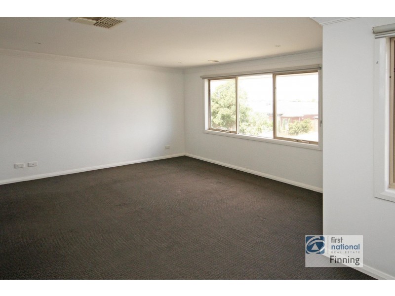 82 Thunderbolt Street, Cranbourne East VIC 3977