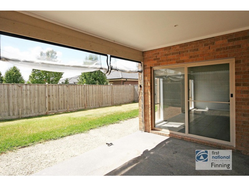 82 Thunderbolt Street, Cranbourne East VIC 3977