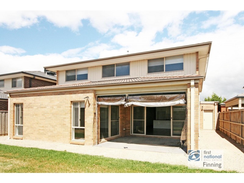 82 Thunderbolt Street, Cranbourne East VIC 3977