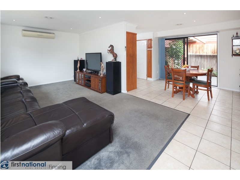 17 Friendship Close, Cranbourne West VIC 3977