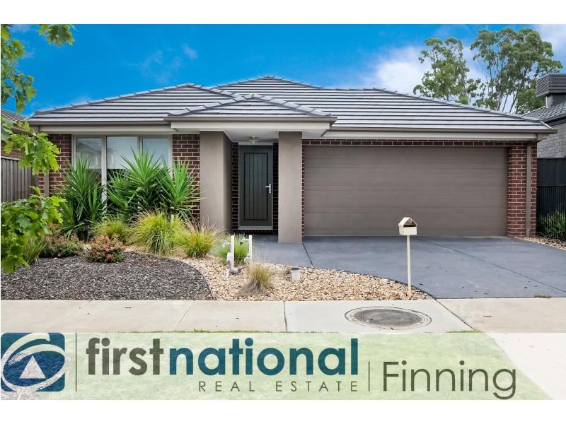 10 Fenway Boulevard, Clyde North VIC 3978