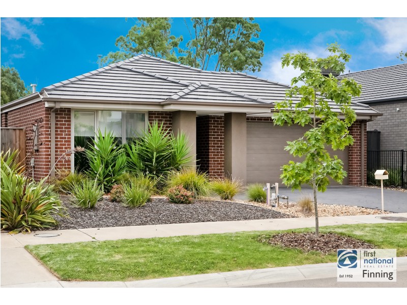 10 Fenway Boulevard, Clyde North VIC 3978