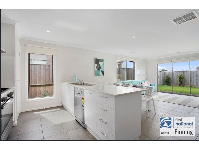 10 Fenway Boulevard, Clyde North VIC 3978