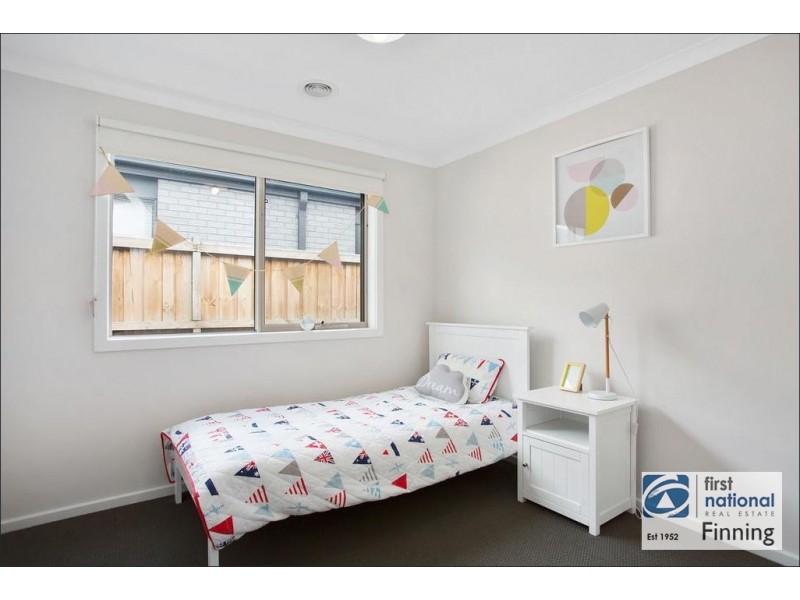 10 Fenway Boulevard, Clyde North VIC 3978