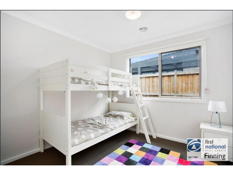 10 Fenway Boulevard, Clyde North VIC 3978