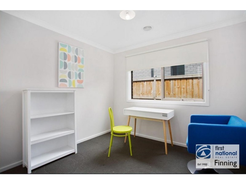 10 Fenway Boulevard, Clyde North VIC 3978