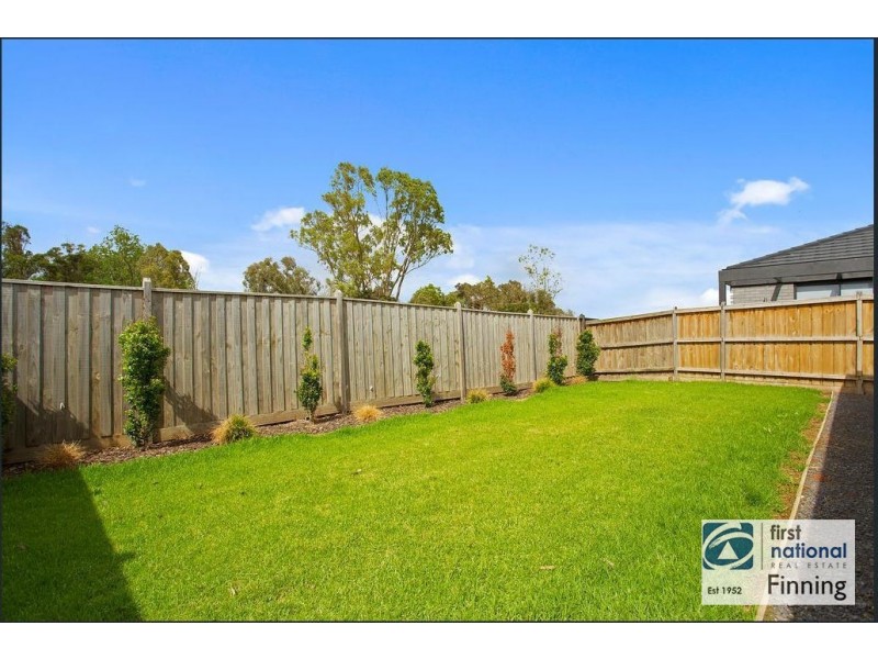 10 Fenway Boulevard, Clyde North VIC 3978