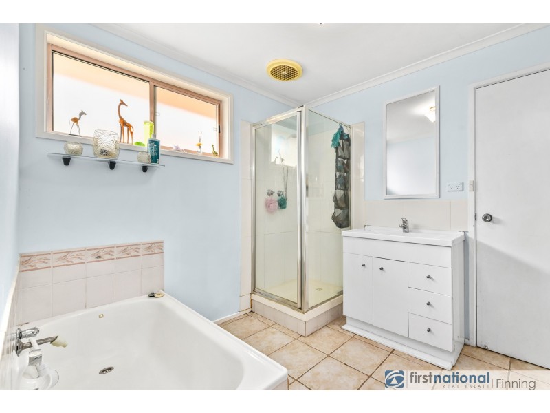 4 Leanna Court, Cranbourne West VIC 3977
