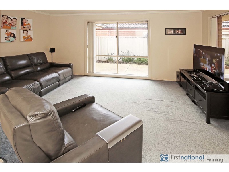 43 Hazelmere Avenue, Cranbourne West VIC 3977