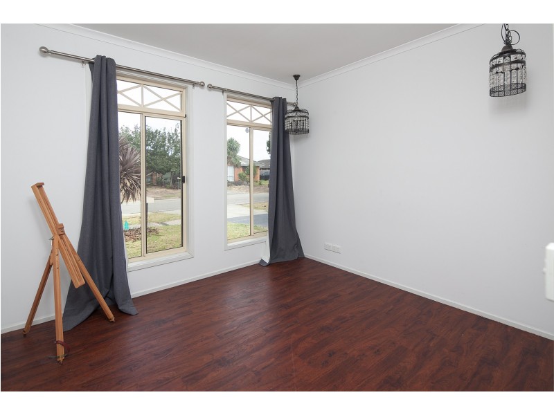 8 Middleham Close, Cranbourne West VIC 3977