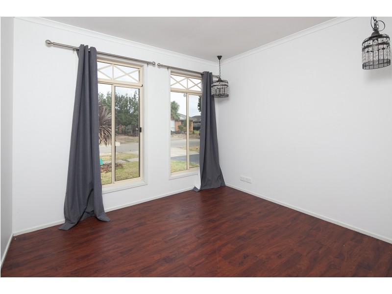 8 Middleham Close, Cranbourne West VIC 3977