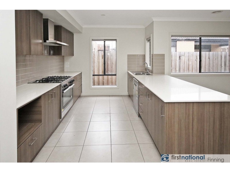 4 Fiorelli Boulevard, Cranbourne East VIC 3977