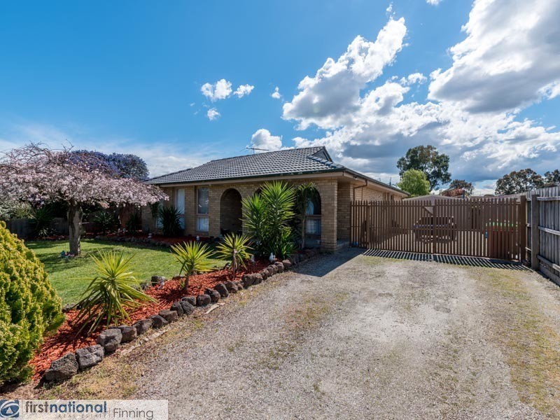 5 Kennedy Court, Cranbourne North VIC 3977