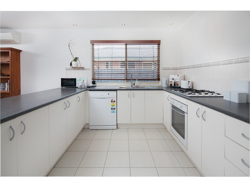 8 Middleham Close, Cranbourne West VIC 3977