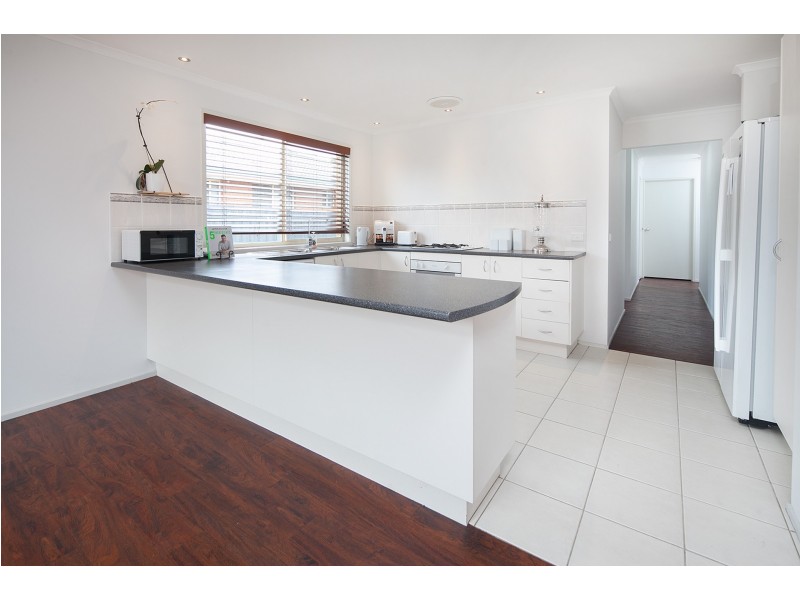 8 Middleham Close, Cranbourne West VIC 3977