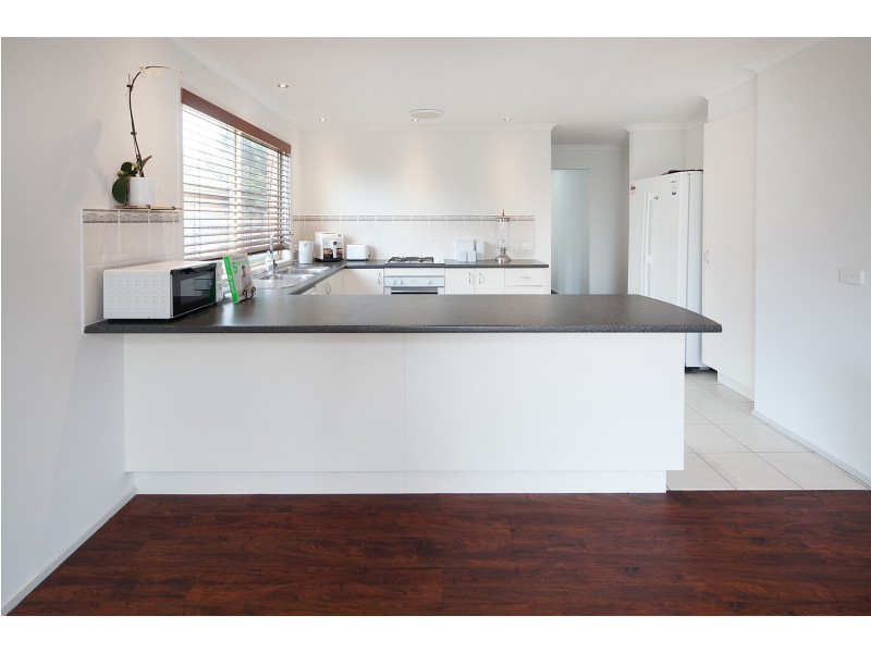 8 Middleham Close, Cranbourne West VIC 3977