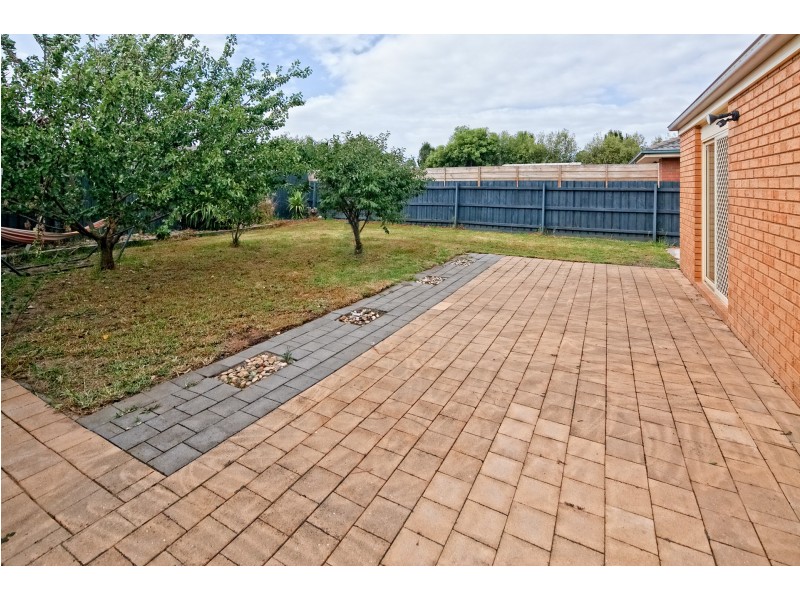 8 Middleham Close, Cranbourne West VIC 3977