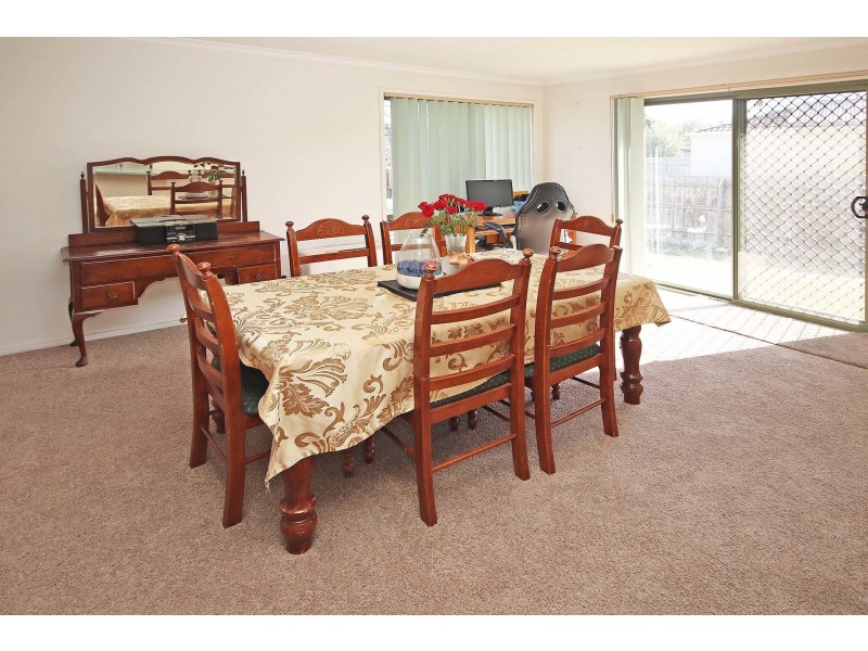 8 Emoh Close, Cranbourne VIC 3977