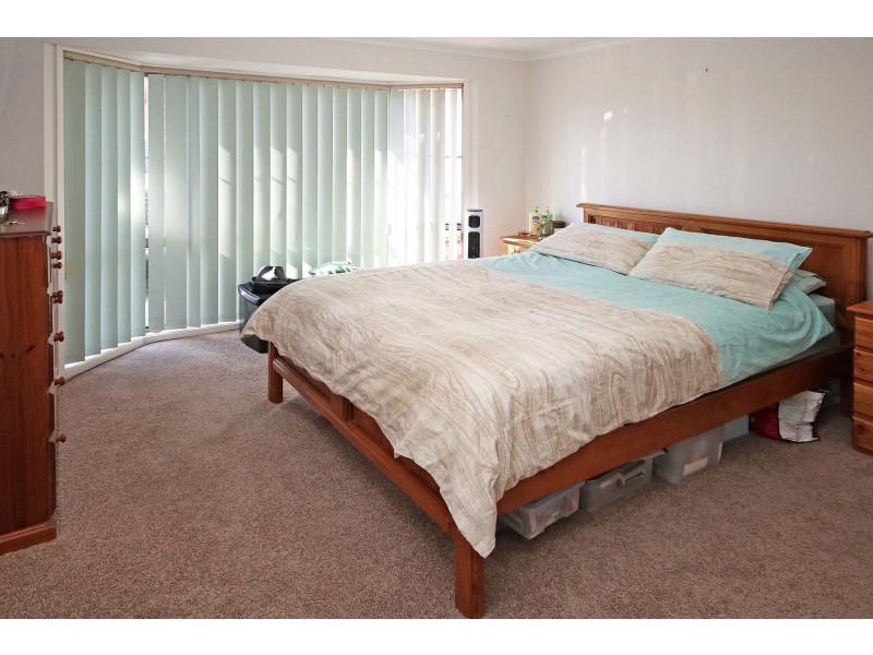 8 Emoh Close, Cranbourne VIC 3977