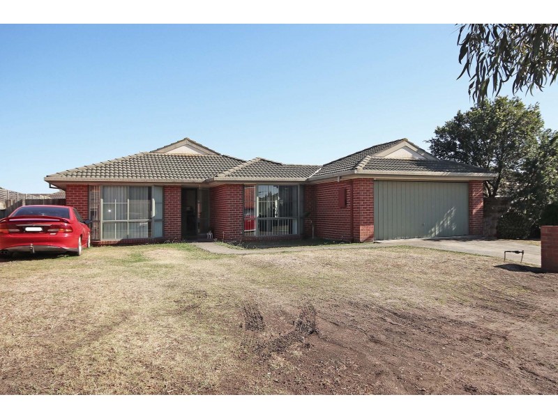 8 Emoh Close, Cranbourne VIC 3977