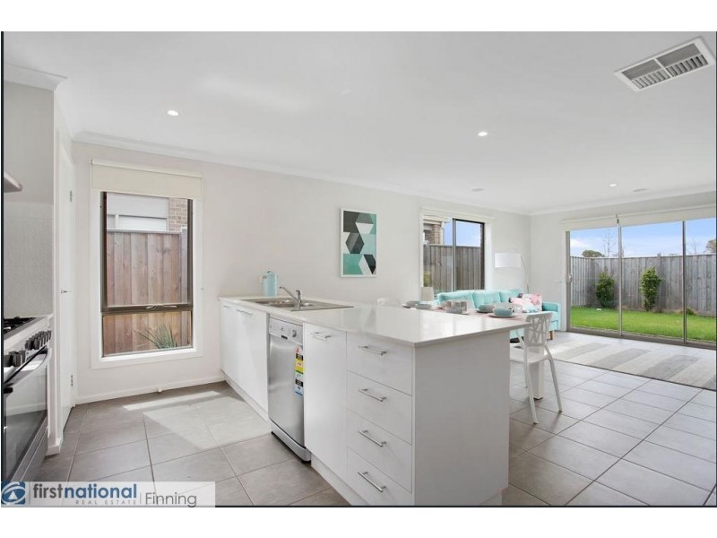10 Fenway Boulevard, Clyde VIC 3978