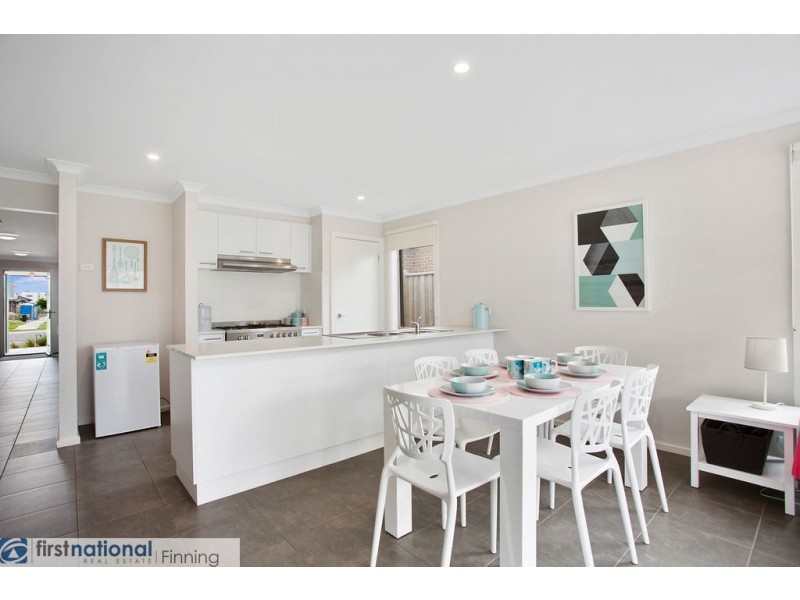 10 Fenway Boulevard, Clyde VIC 3978