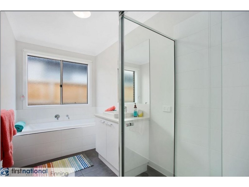 10 Fenway Boulevard, Clyde VIC 3978