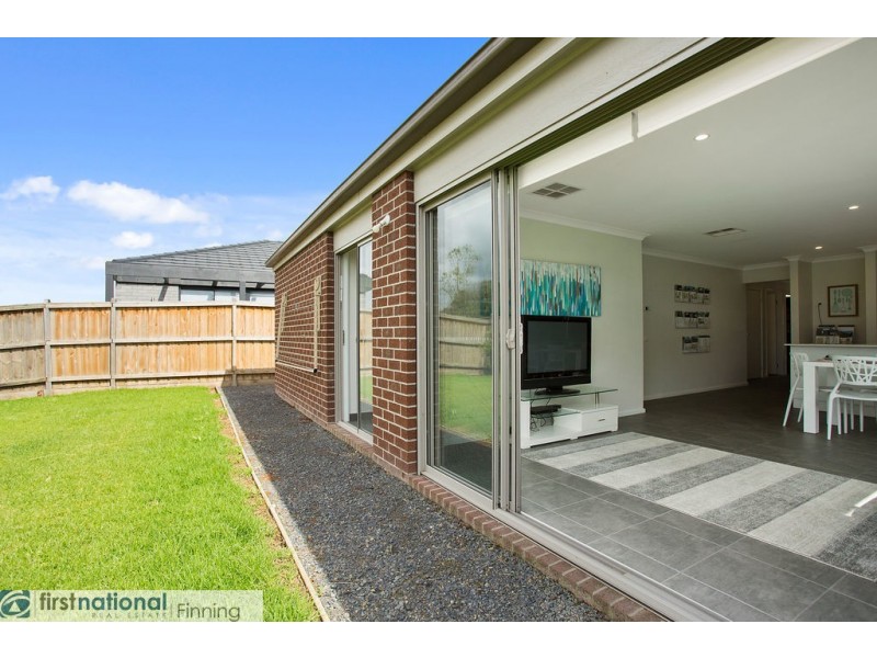 10 Fenway Boulevard, Clyde VIC 3978