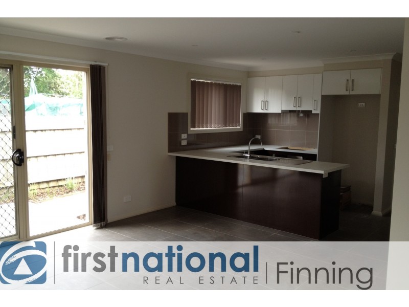 2/18 Lorna Street, Cranbourne VIC 3977