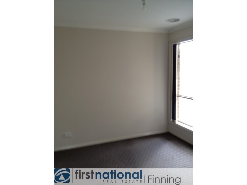 2/18 Lorna Street, Cranbourne VIC 3977