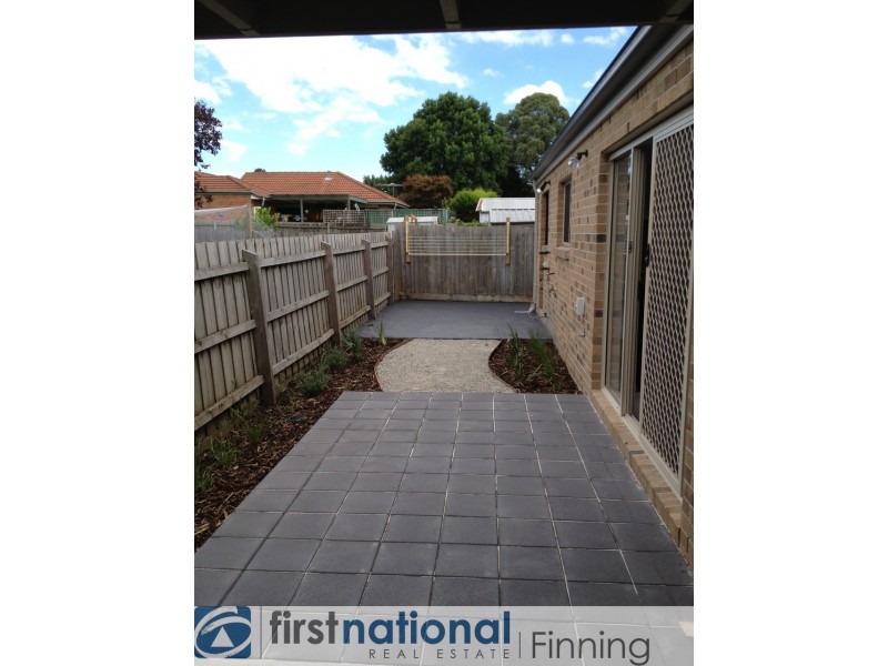 2/18 Lorna Street, Cranbourne VIC 3977