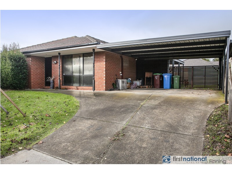 4 Knowing Close, Cranbourne West VIC 3977