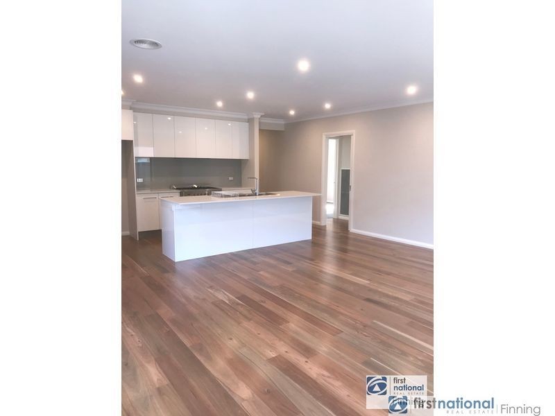 21 Brittlegum Road, Cranbourne East VIC 3977
