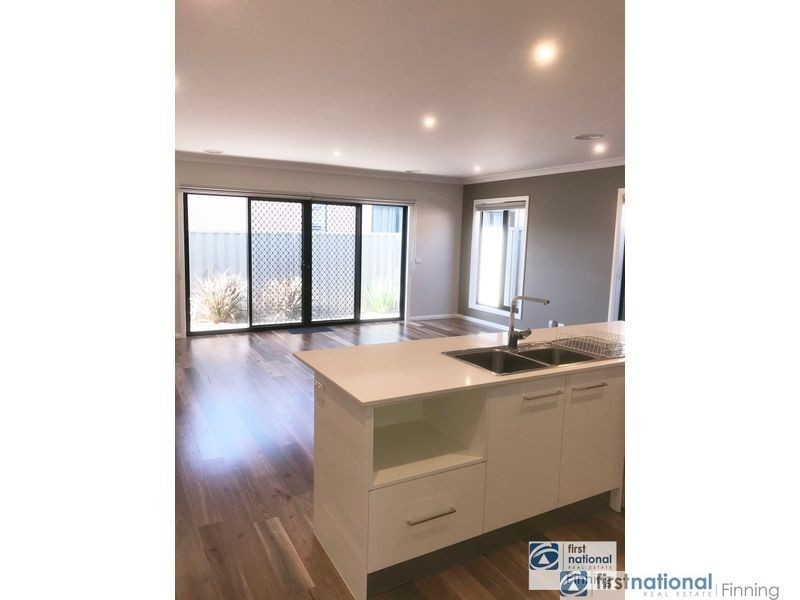 21 Brittlegum Road, Cranbourne East VIC 3977