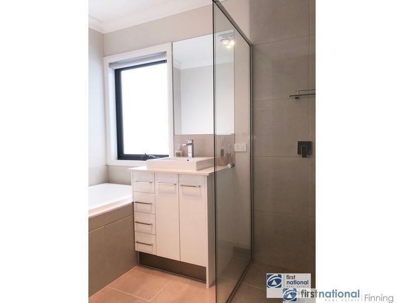 21 Brittlegum Road, Cranbourne East VIC 3977