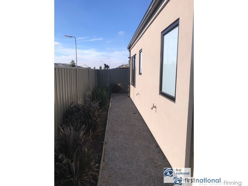 21 Brittlegum Road, Cranbourne East VIC 3977