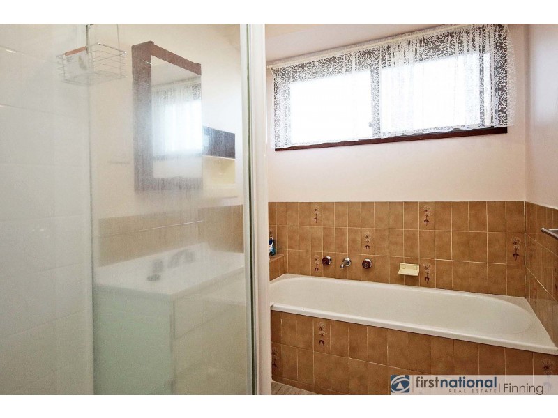 1 Lonsdale Crescent, Cranbourne North VIC 3977