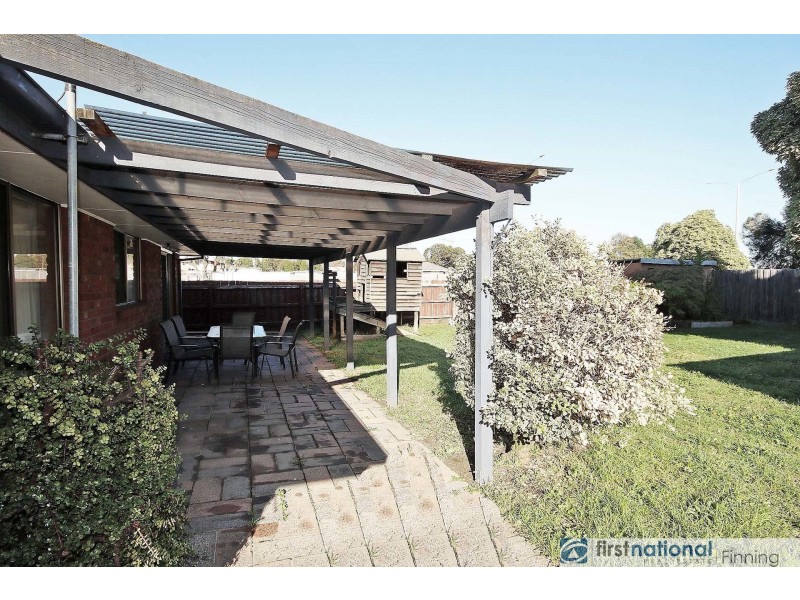 1 Lonsdale Crescent, Cranbourne North VIC 3977