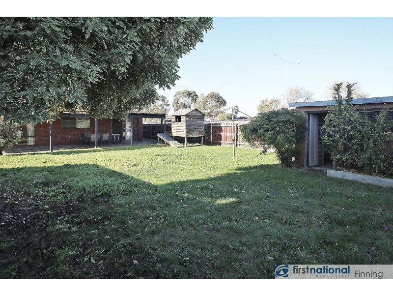 1 Lonsdale Crescent, Cranbourne North VIC 3977