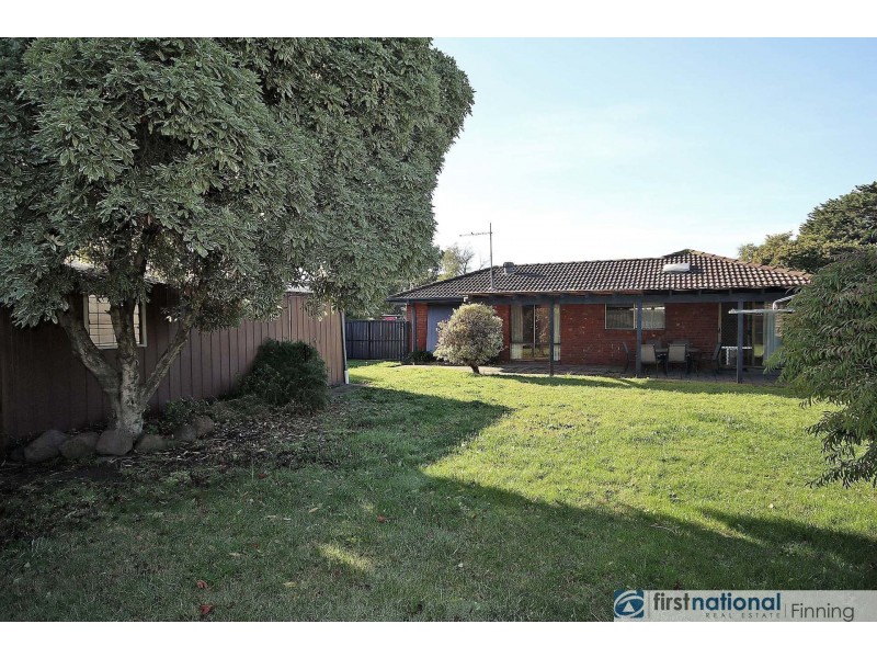 1 Lonsdale Crescent, Cranbourne North VIC 3977