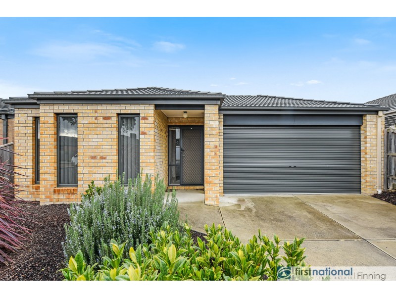 8 Gabitt Street, Cranbourne East VIC 3977
