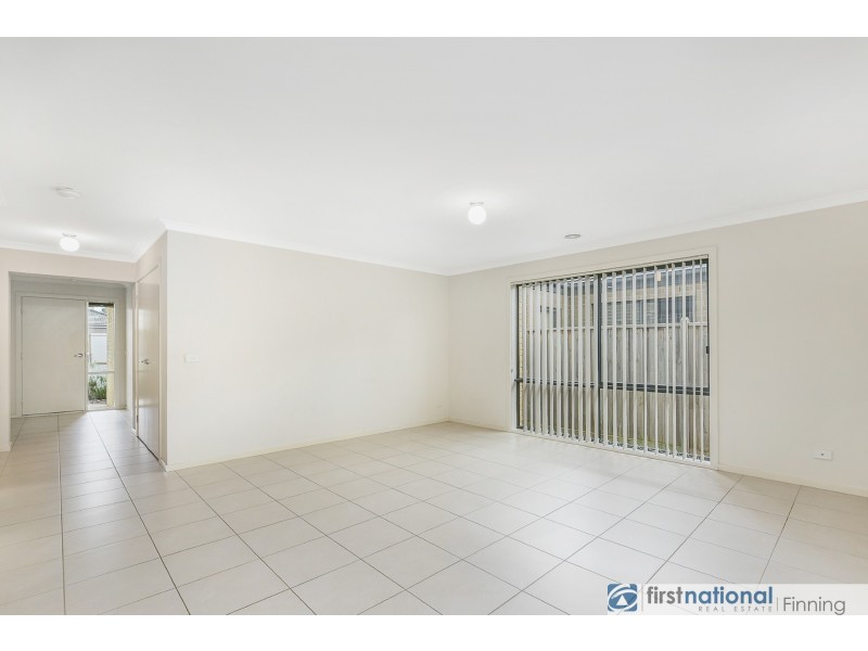 8 Gabitt Street, Cranbourne East VIC 3977