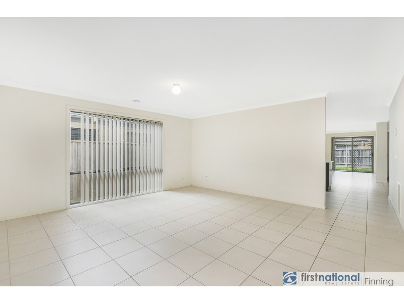 8 Gabitt Street, Cranbourne East VIC 3977