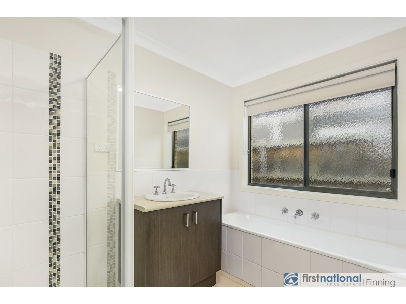 8 Gabitt Street, Cranbourne East VIC 3977