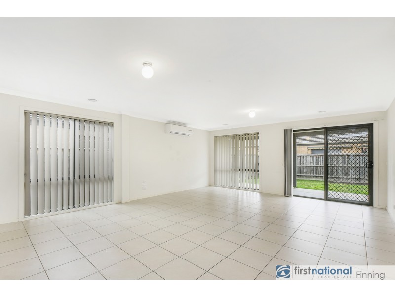 8 Gabitt Street, Cranbourne East VIC 3977