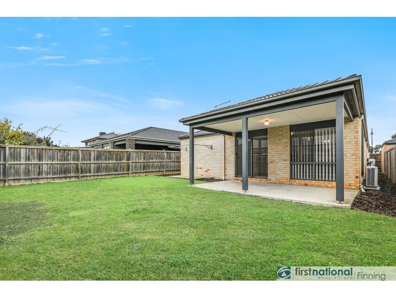 8 Gabitt Street, Cranbourne East VIC 3977