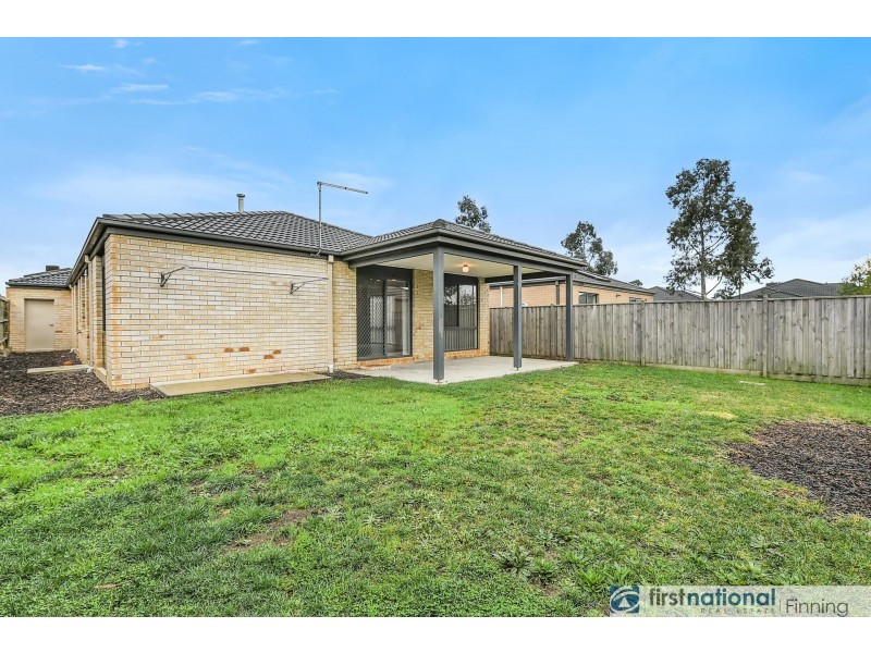 8 Gabitt Street, Cranbourne East VIC 3977