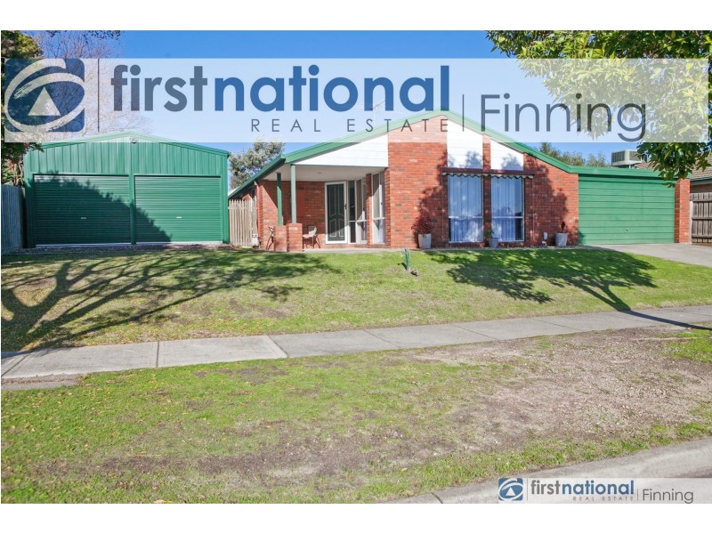 135 Lawless Drive, Cranbourne North VIC 3977