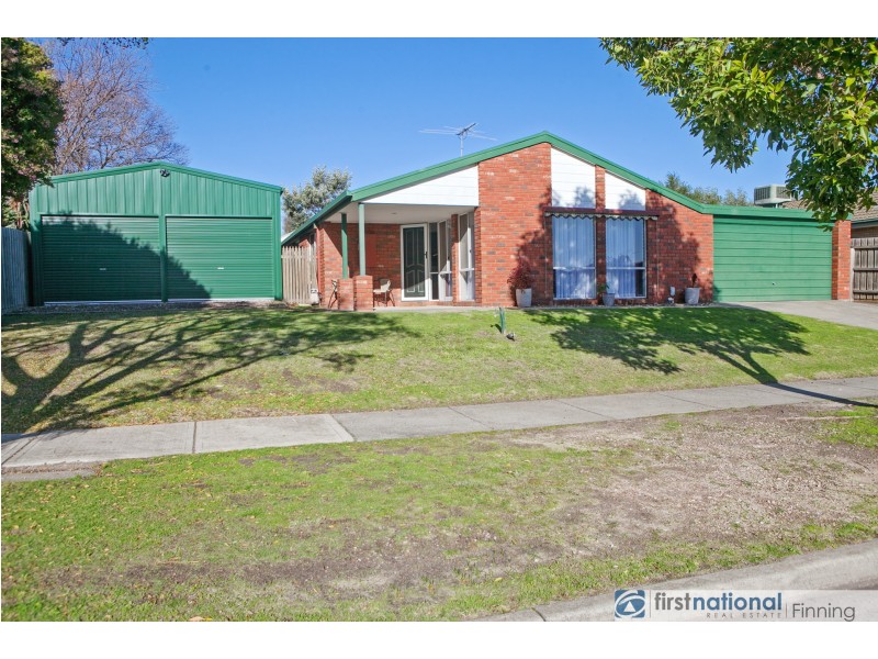 135 Lawless Drive, Cranbourne North VIC 3977