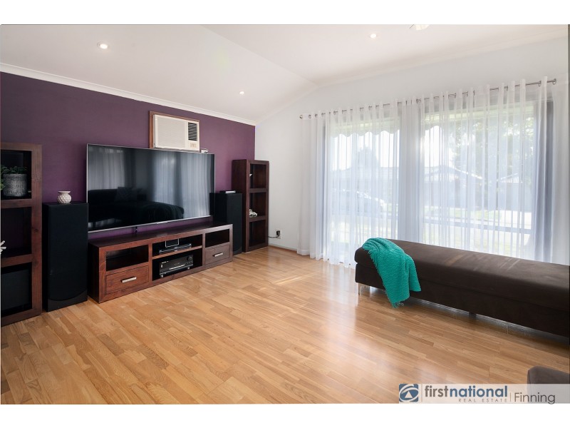 135 Lawless Drive, Cranbourne North VIC 3977